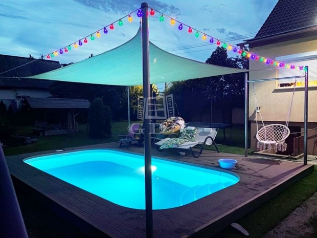 Elad� csal�di h�z Szigethalom, Piac utca k�rny�ke