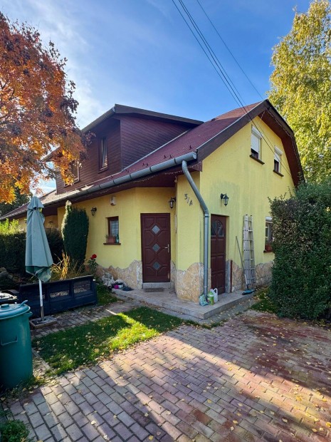 Elad� csal�di h�z Szigetszentmikl�son