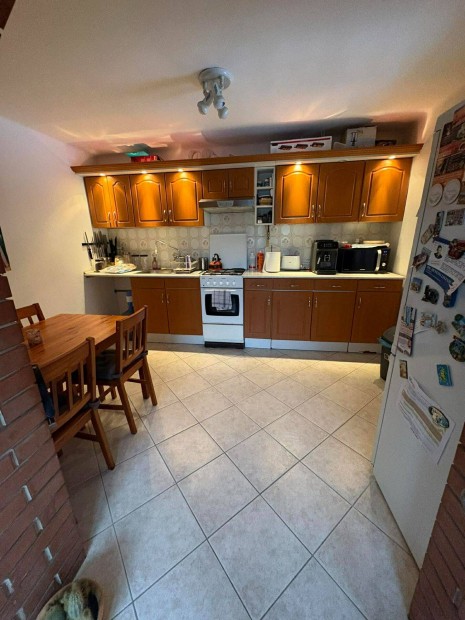 Elad� csal�di h�z Sz�dligeten