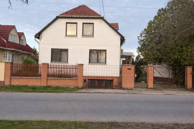 Elad� csal�di h�z Szolnok!