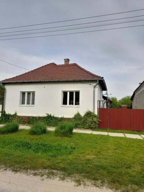 Elad� csal�di h�z Szulokban