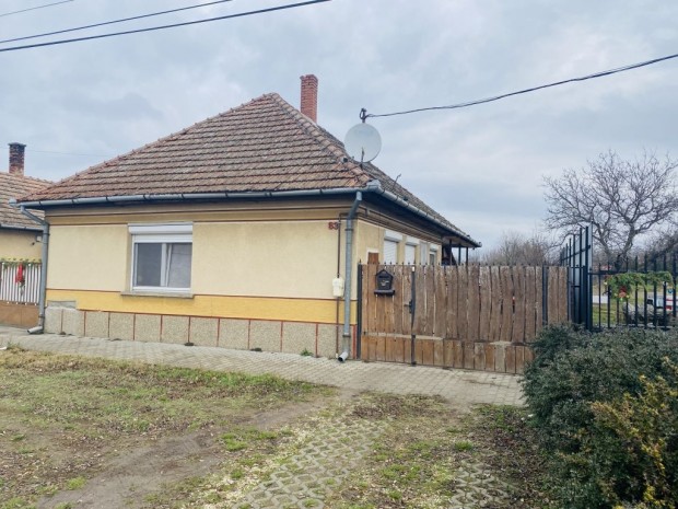 Elad� csal�di h�z Tat�rszentgy�rgy