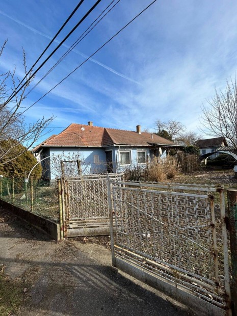 Elad� csal�di h�z Tiszatardoson