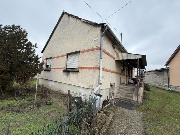 Elad� csal�di h�z Tokodalt�r� �jtelepi r�sz�n  kiv�l� adotts�gokkal