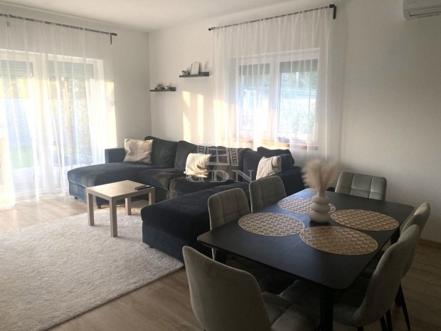 Elad� csal�di h�z Tordas, Szabads�g �t