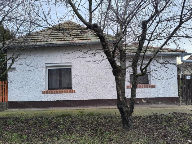 Elad� csal�di h�z T�r�kszentmikl�s-�ball�n!