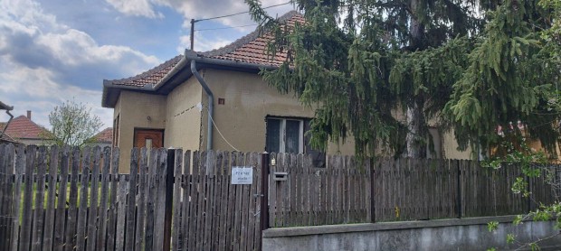 Elad� csal�di h�z T�r�kszentmikl�son