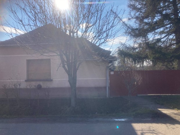 Elad� csal�di h�z T�r�kszentmikl�son