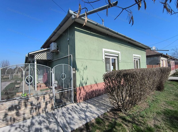 Elad� csal�di h�z T�r�kszentmikl�son az Alv�gen!