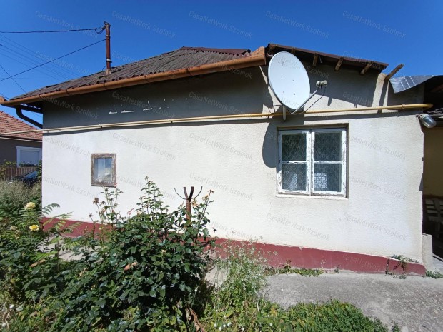 Eladó családi ház Tószeg központjában