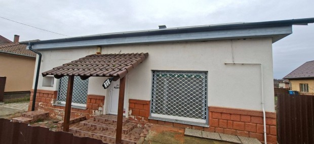 Elad� csal�di h�z Vaj�n!