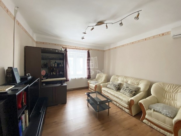 Elad� csal�di h�z Valk�, B�ke utca