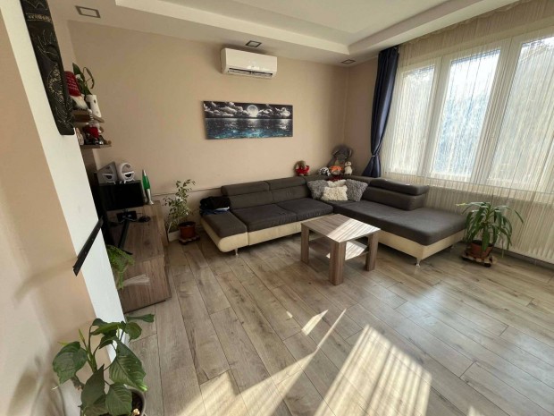 Elad� csal�di h�z V�rosl�d