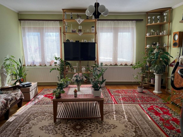 Elad� csal�di h�z Veszpr�m v�rmegye, Nyir�d