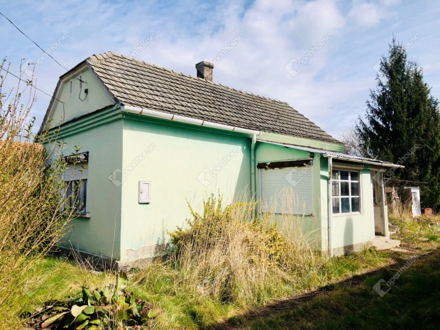 Elad� csal�di h�z Z�k�nyfaluban!