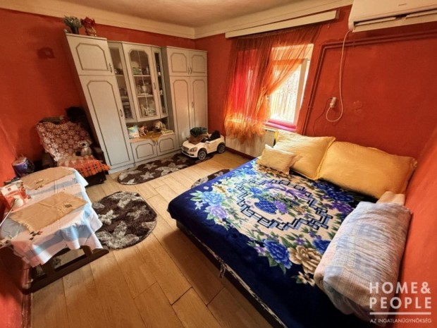 Elad� csal�di h�z Z�k�nysz�ken!