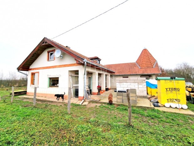 Elad� csal�di h�z Zalabaksa, Nagy ter�let, h�z, halast�