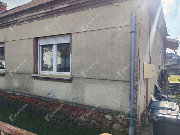 Elad� csal�di h�z Zalaegerszeg frekvent�lt, csal�di h�zas �vezet�ben