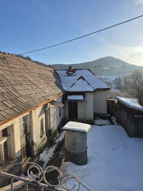 Elad� csal�di h�z, B�rna