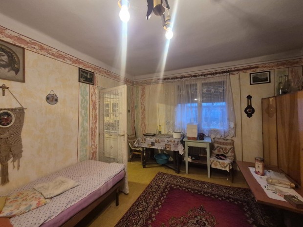 Elad� csal�di h�z, B�tonyterenye