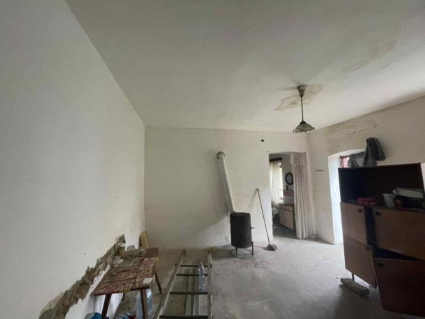 Elad� csal�di h�z, Cs�nyoszr�