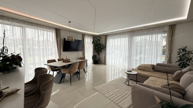 Elad� csal�di h�z, Dunaharaszti