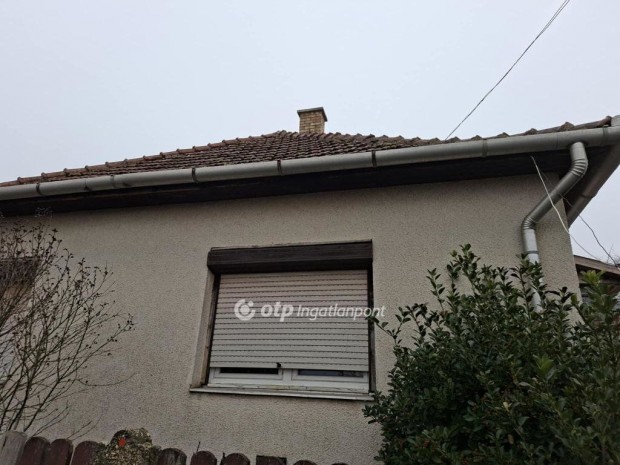 Elad� csal�di h�z, Hajd�b�sz�rm�nyben f��ton!