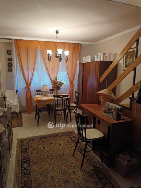 Elad� csal�di h�z, Hajd�hadh�z belv�ros�ban!