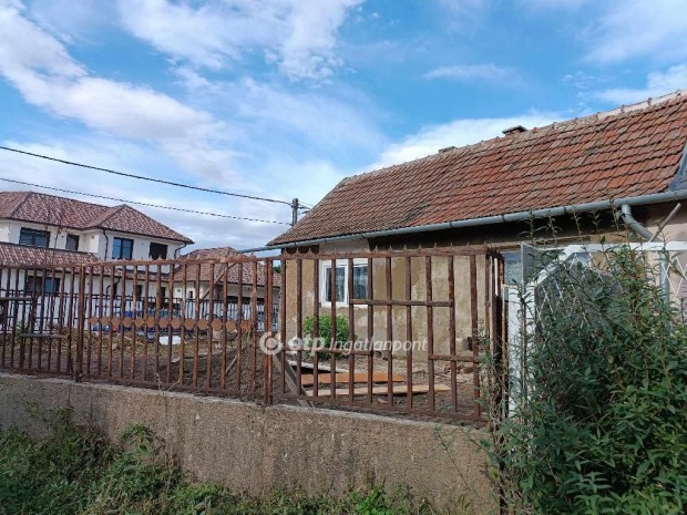 Elad� csal�di h�z, Hajd�n�n�son!