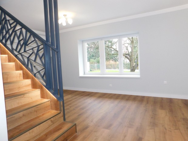 Elad� csal�di h�z, H�v�z