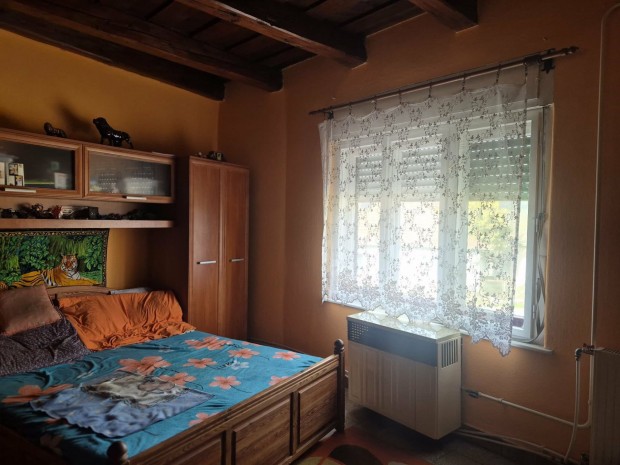 Elad� csal�di h�z, Iv�d