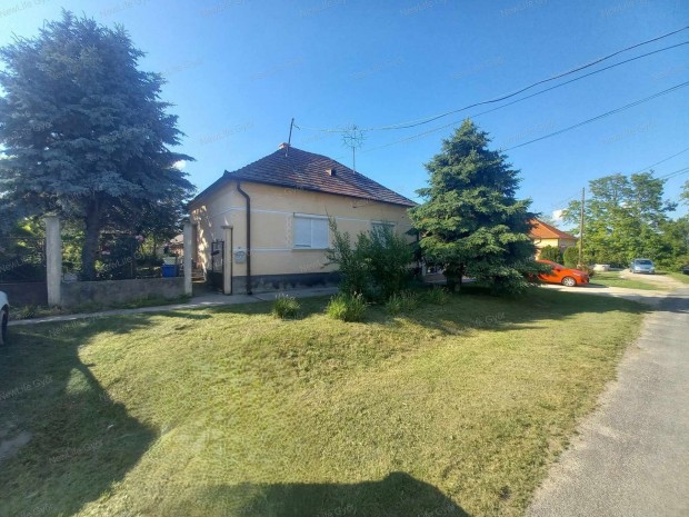 Eladó családi ház, Kóny
