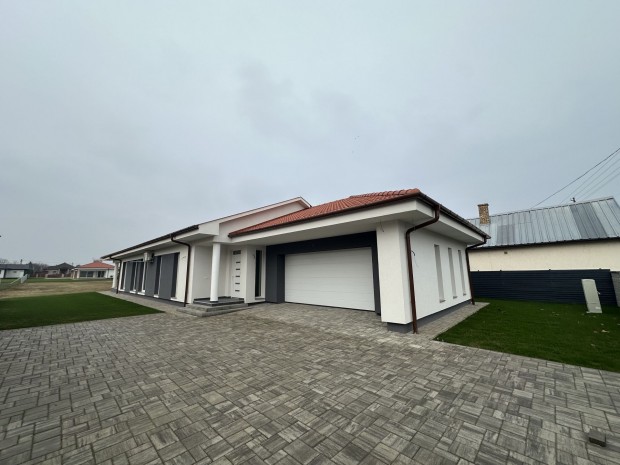 Elad� csal�di h�z, K�taj