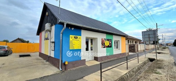 Elad� csal�di h�z, L�tav�rtesen