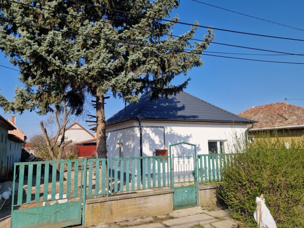 Elad� csal�di h�z, Martf�