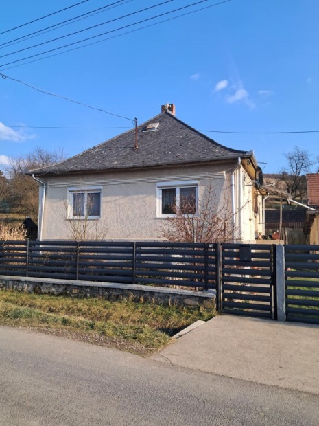 Elad� csal�di h�z, M�tranov�k