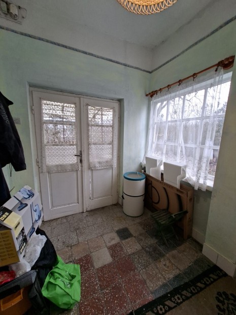 Elad� csal�di h�z, Mez�szemere