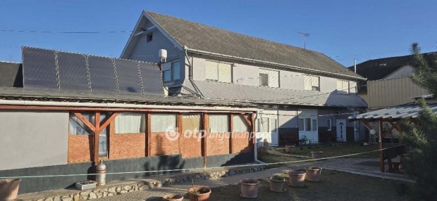 Elad� csal�di h�z, Mikep�rcsen munk�ssz�ll�!