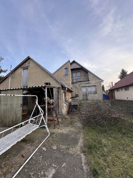 Elad� csal�di h�z, Ny�regyh�za