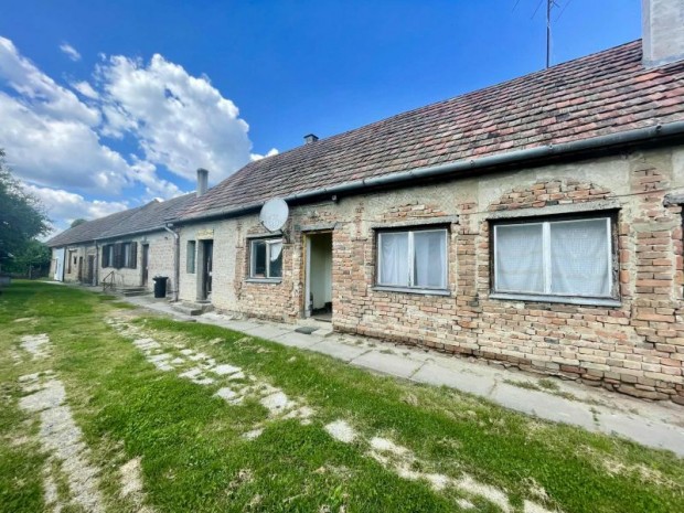 Elad� csal�di h�z, Okor�g