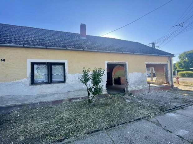 Elad� csal�di h�z, Sellye