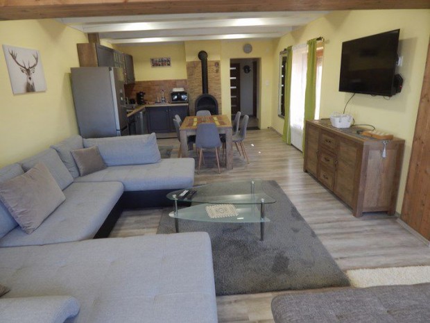 Elad� csal�di h�z, Szanda