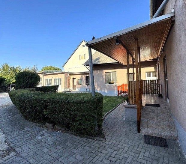 Elad� csal�di h�z, Sz�kesfeh�rv�r, Kisteleki utca