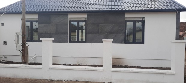 Elad� csal�di h�z, Szolnok