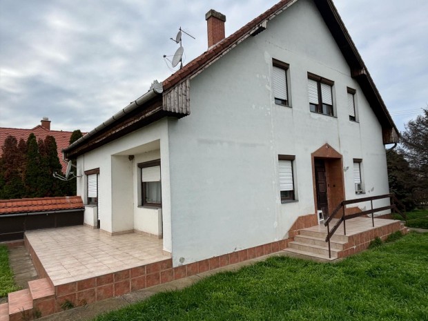 Eladó családi ház, Szolnok