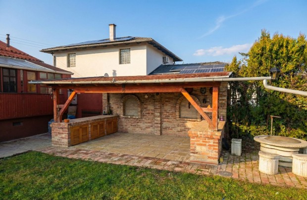 Elad� csal�di h�z, Szolnok