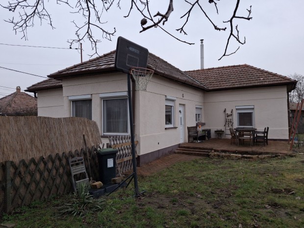 Elad� csal�di h�z, Szolnok