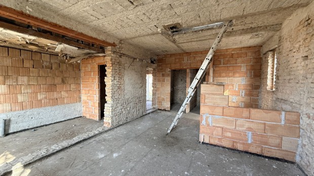 Elad� csal�di h�z, Taksony