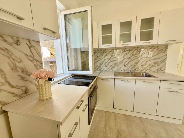 Elad� csal�di h�z, T�p�!