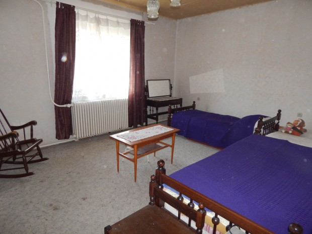 Elad� csal�di h�z, T�t